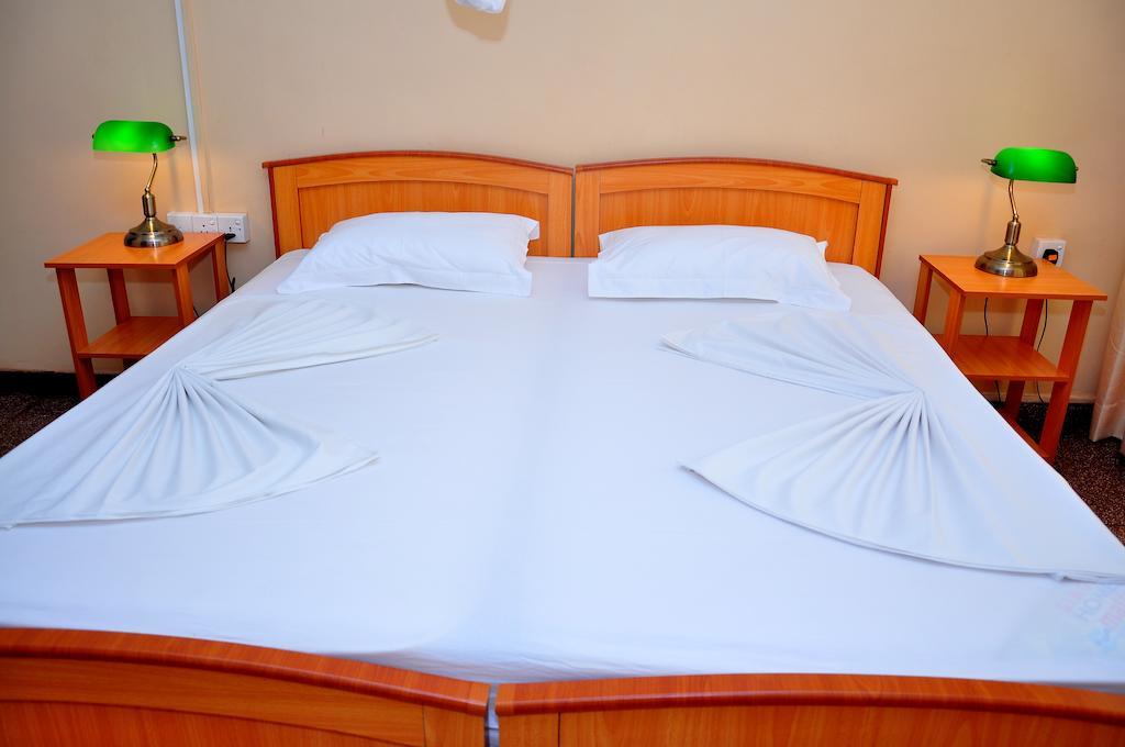 Melbourne Tourist Rest Hotel Anuradhapura Room photo