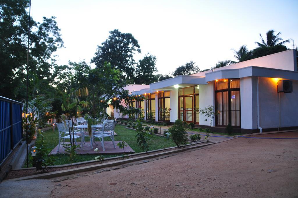 Melbourne Tourist Rest Hotel Anuradhapura Exterior photo