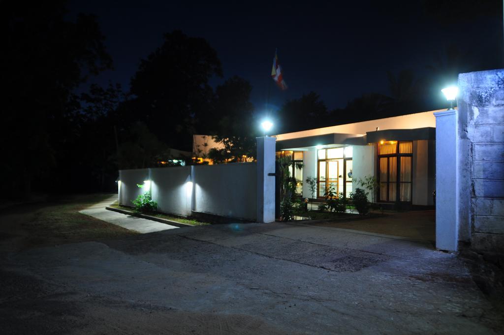 Melbourne Tourist Rest Hotel Anuradhapura Exterior photo